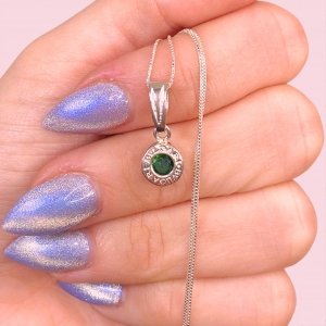 Cadena Veneziana Fina y Dije Mini Bvlgari con Piedra Verde de Plata 925